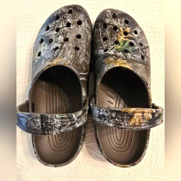 NWT Crocs Classic Realtree Edge Clogs, Limited Edition Release - Picture 3 of 10